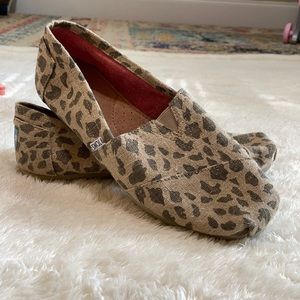 Cheetah print burlap Toms